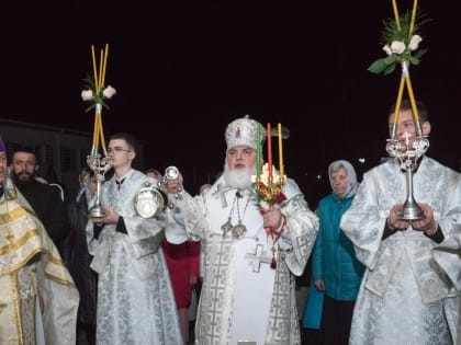 В Пасхальную ночь епископ Антоний возглавил праздничное богослужение