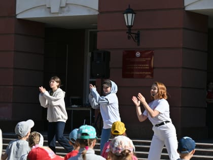 В Доме Дружбы Народов провели День Государственного Флага