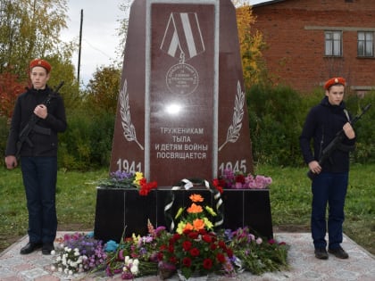 В Каракулино открыли памятник труженикам тыла и детям войны