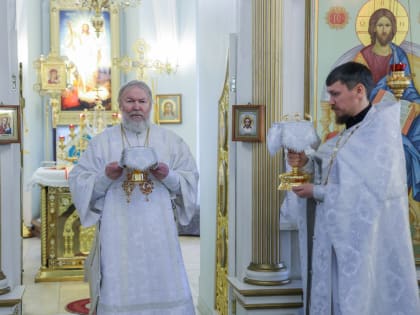 В праздник Сретения Господня епископ Павел совершил Литургию в Покровском кафедральном соборе
