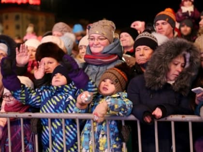 ​В Ижевске открыли Главную городскую елку и ледовый городок