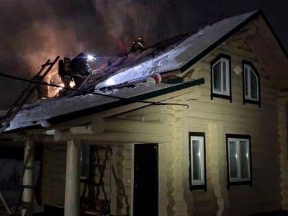 За час до наступления 2023 года спасатели выезжали на пожар в деревню Нижнее Кечево