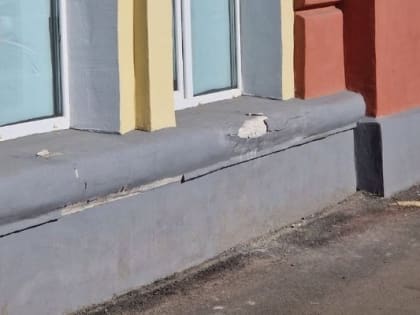 Дефекты реставрации «сталинки» в Ижевске устранят летом 2025 года