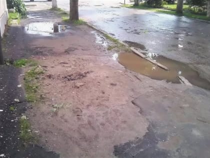Жителям Ижевска предложат составить рейтинг самых «убитых» тротуаров