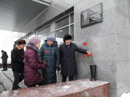 Возложение цветов к мемориальной доске Александра Воскресенского состоялось в Ижевске у проходной ИЭМЗ «Купол»