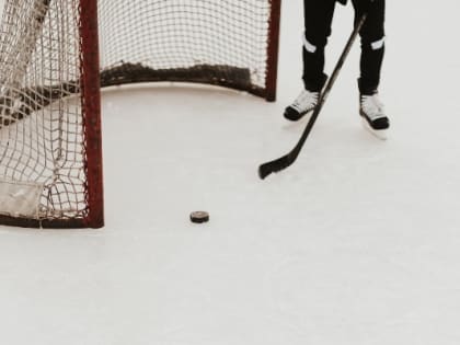 61-летний хоккеист-любитель скончался во время матча в Москве