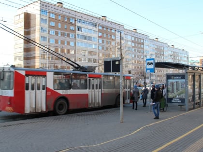 «Сидеть невозможно»: ижевчане о местах в 10-м троллейбусе