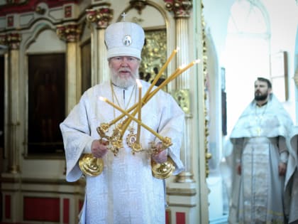 В Неделю седьмую по Пасхе епископ Павел совершил Литургию в храме Воскресения Христова