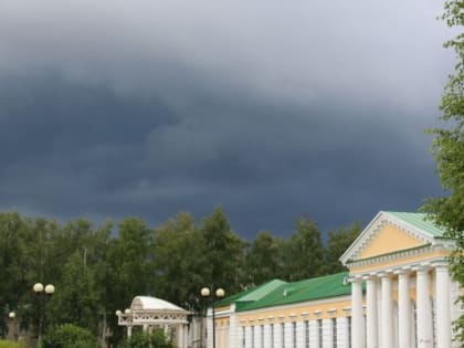 Предупреждение о грозах в Удмуртии, нападение на журналиста и финал ЧМ по хоккею: что произошло минувшей ночью