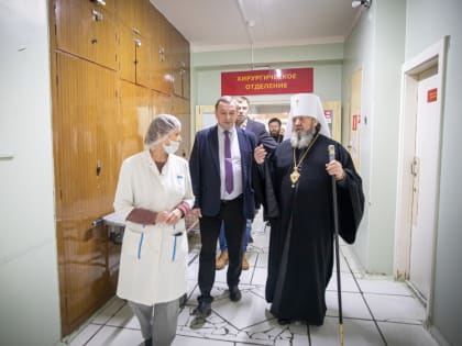 Митрополит Викторин посетил военный госпиталь Ижевска