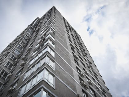 В Ижевске 3-летний ребенок выпал из окна жилого дома