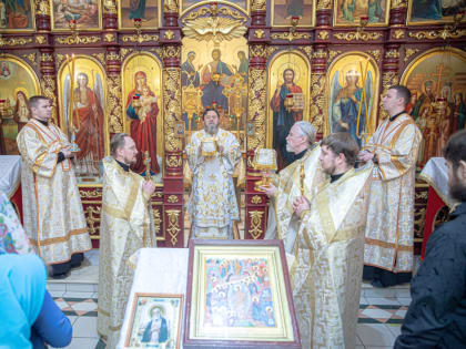В Неделю 31-ю по Пятидесятнице митр. Викторин посетил храм царственных страстотерпцев г. Ижевска