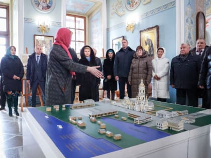 Депутаты Госсовета Удмуртии познакомились с историей Покровского собора и Петропавловской колокольни города Сарапула