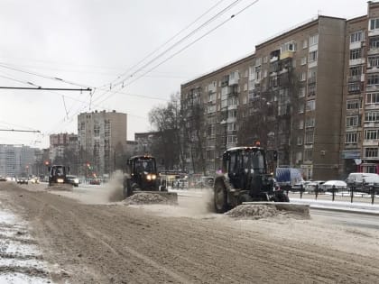 Основные улицы Ижевска очистят от снега к концу рабочего дня