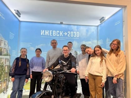 В рамках акции «Ёлка желаний» Владимир Невоструев исполнил мечту школьников из Юкаменского района побывать на выставке «Россия» в Москве