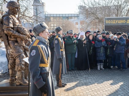 Митрополит Викторин принял участие в открытии памятника участникам СВО
