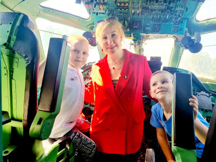 Ирина Плигина помогла исполнить заветное желания братьев из Малой Веньи Завьяловского района – побывать на борту самолета