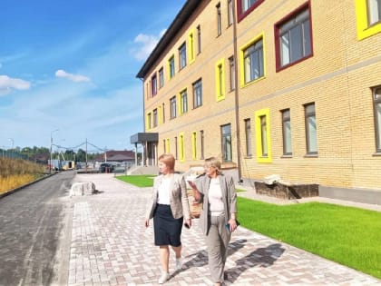Елена Дербилова ознакомилась с ходом работ по строительству школы в селе Ягул Завьяловского района