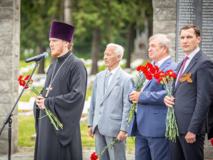 Священнослужители посетили акцию «Горсть памяти»