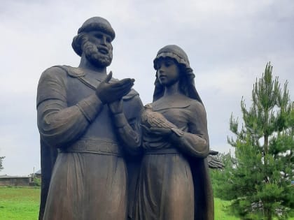Памятник святым Петру и Февронии Муромским установили в Селтинском районе