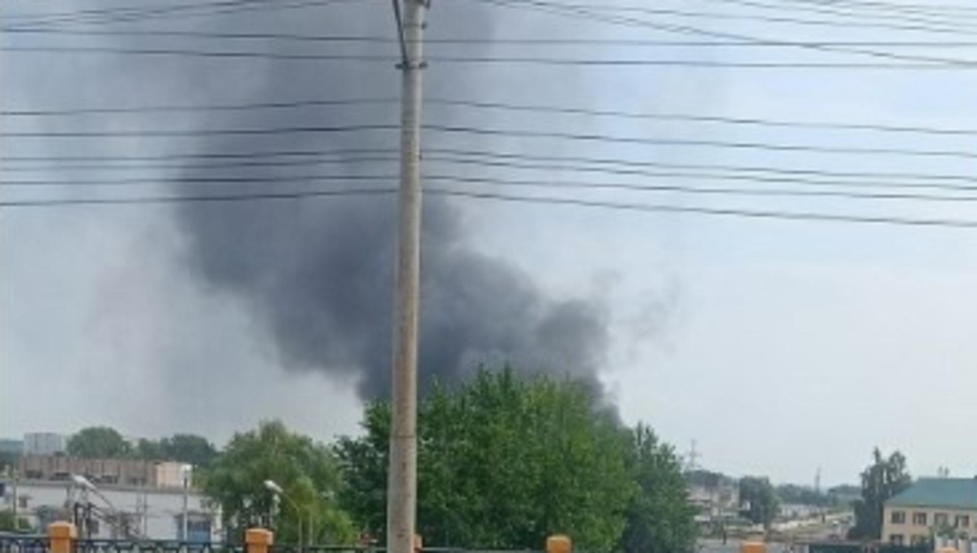 Что горит в ижевске в данный момент. Пожар в Ижевске. Ураган в Ижевске. Смерч в Ижевске. Пожарные Ижевска.