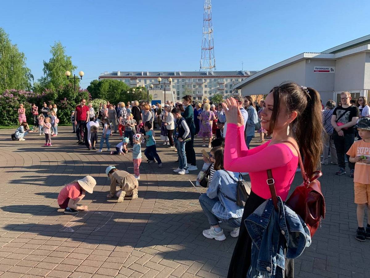 Жизнь городов конкурсы. Летний фестиваль. Фестиваль фото. Площадка для фестиваля. Лето в городе фото.