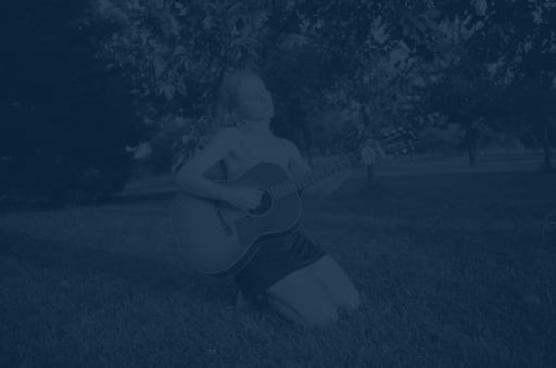 Alice Phoebe Lou: Neue Single "Better", auf Tour mit Clairo, EU-Tour für 2025 angekündigt