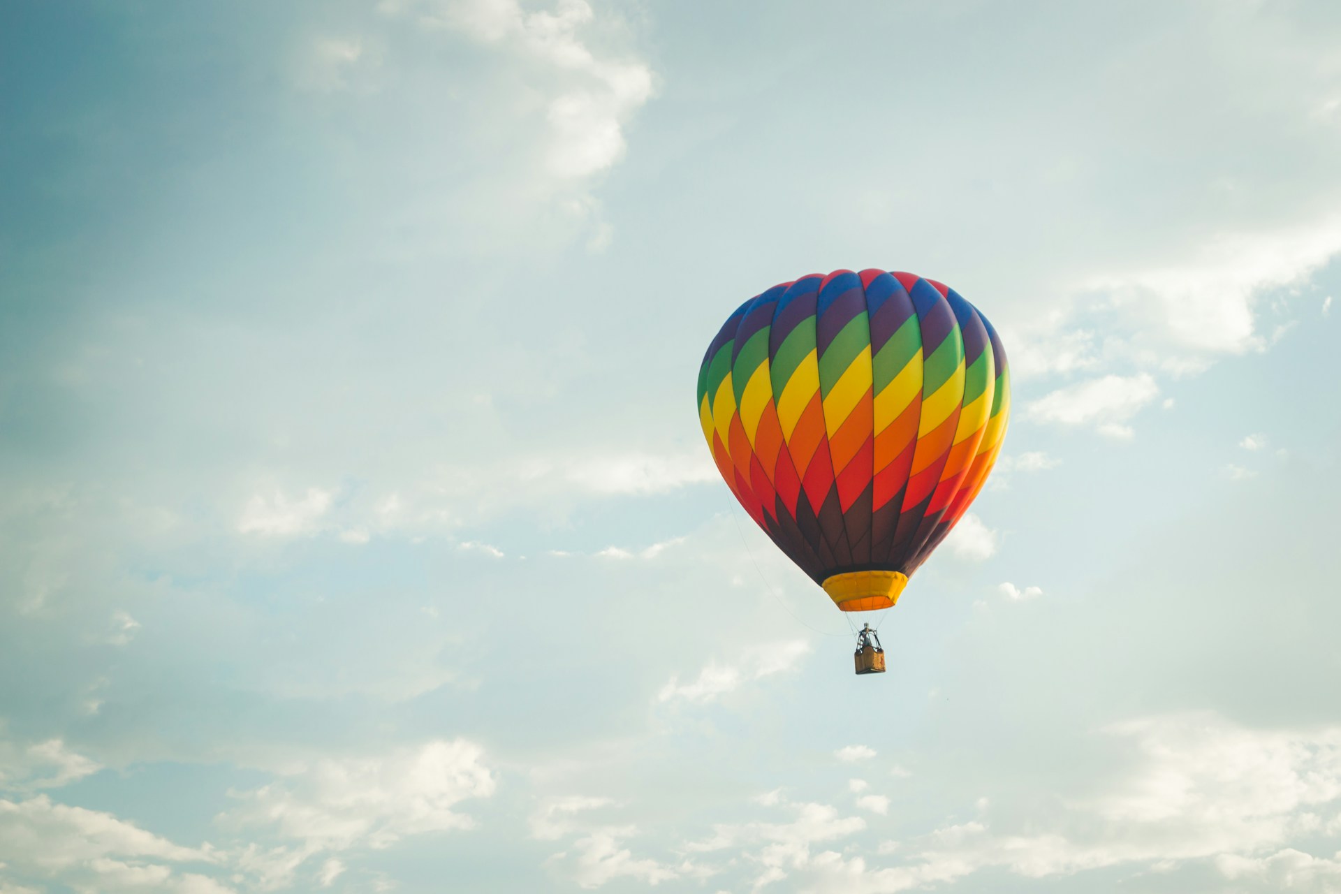 Hot Air Balloon in Sri Lanka — with Colombo Taxi Airport