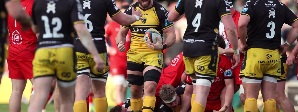Dragons RFC players celebrate