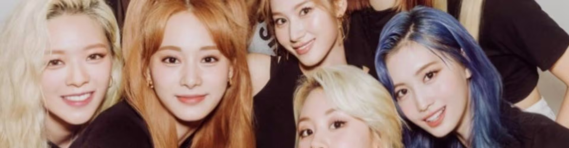 TWICE group members