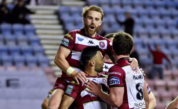 "Uncle Joe's" Cherry and Whites Lounge Silver Seasonal 