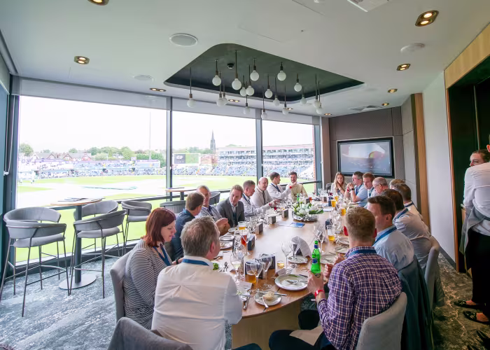 Century Loge Private Tischbestuhlung 