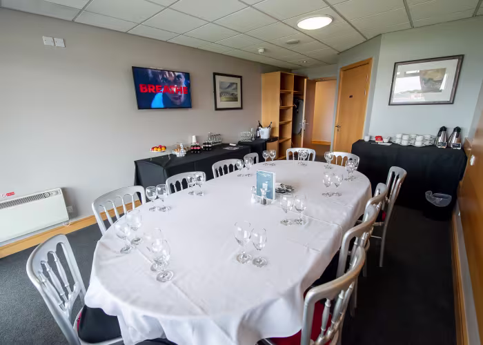 Privater Boxtisch im Oststand