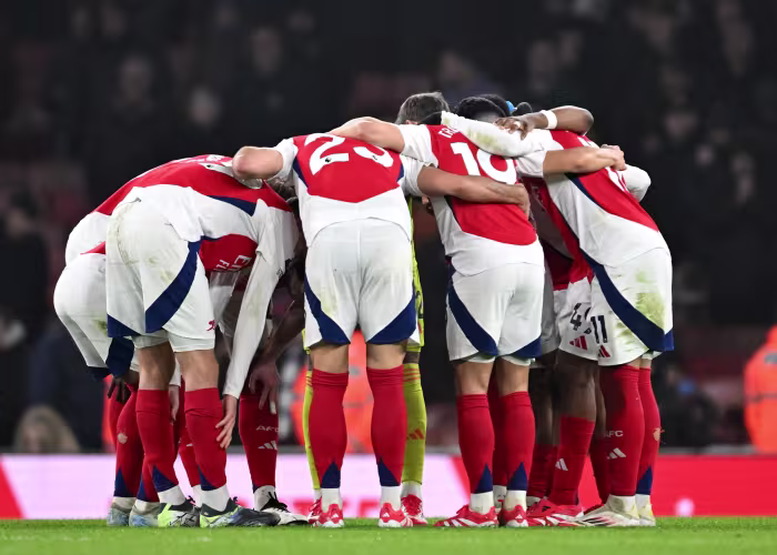 Arsenal huddle