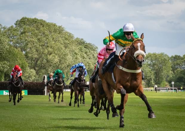 Horse Racing at Uttoxeter