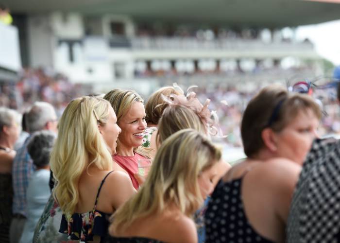 Fans enjoying the Horse Racing 