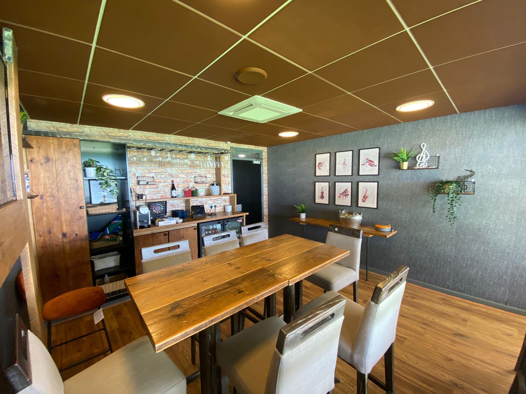 Executive Box - Media 2