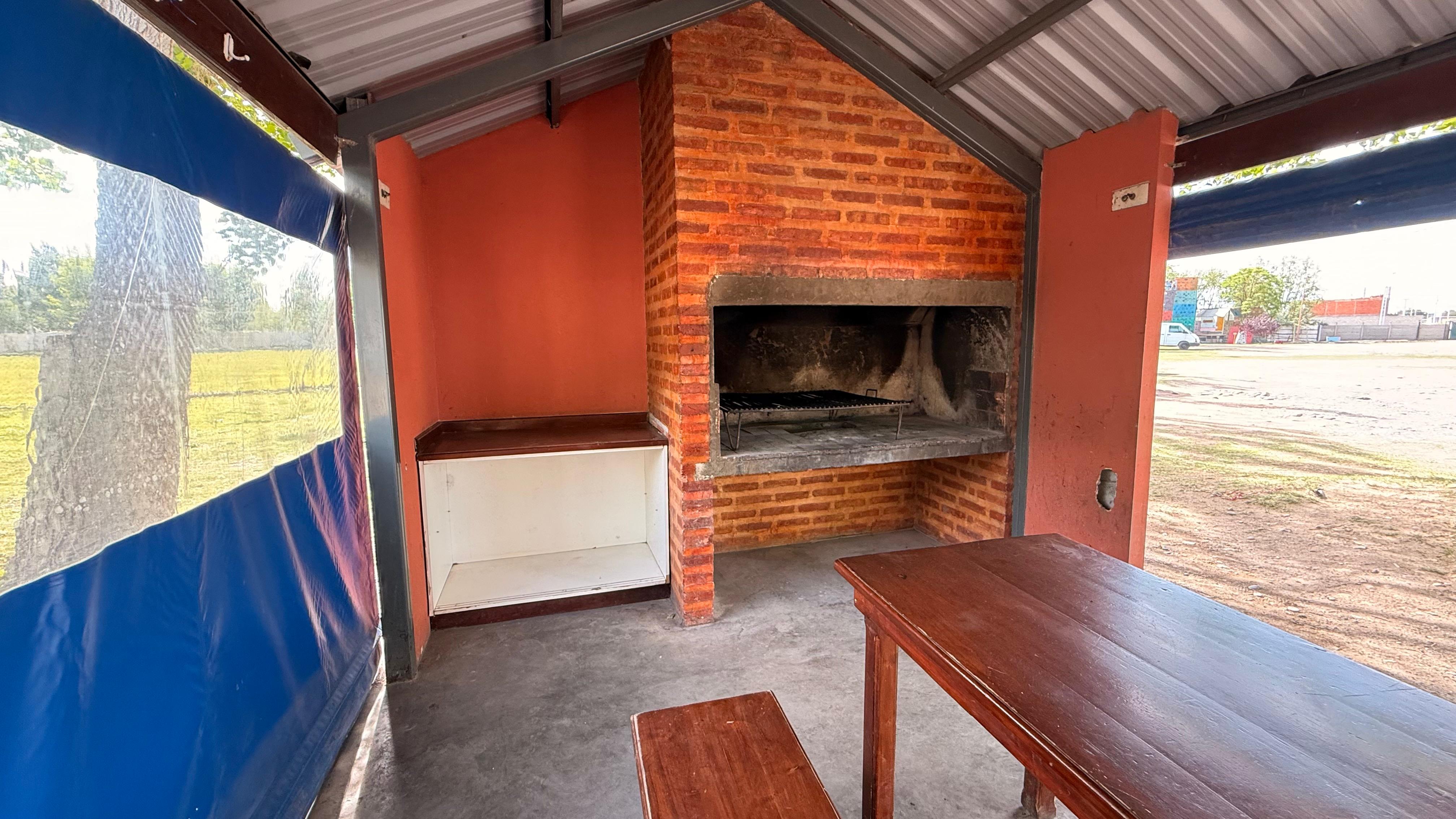 Interior del Quincho Semi-Cubierto