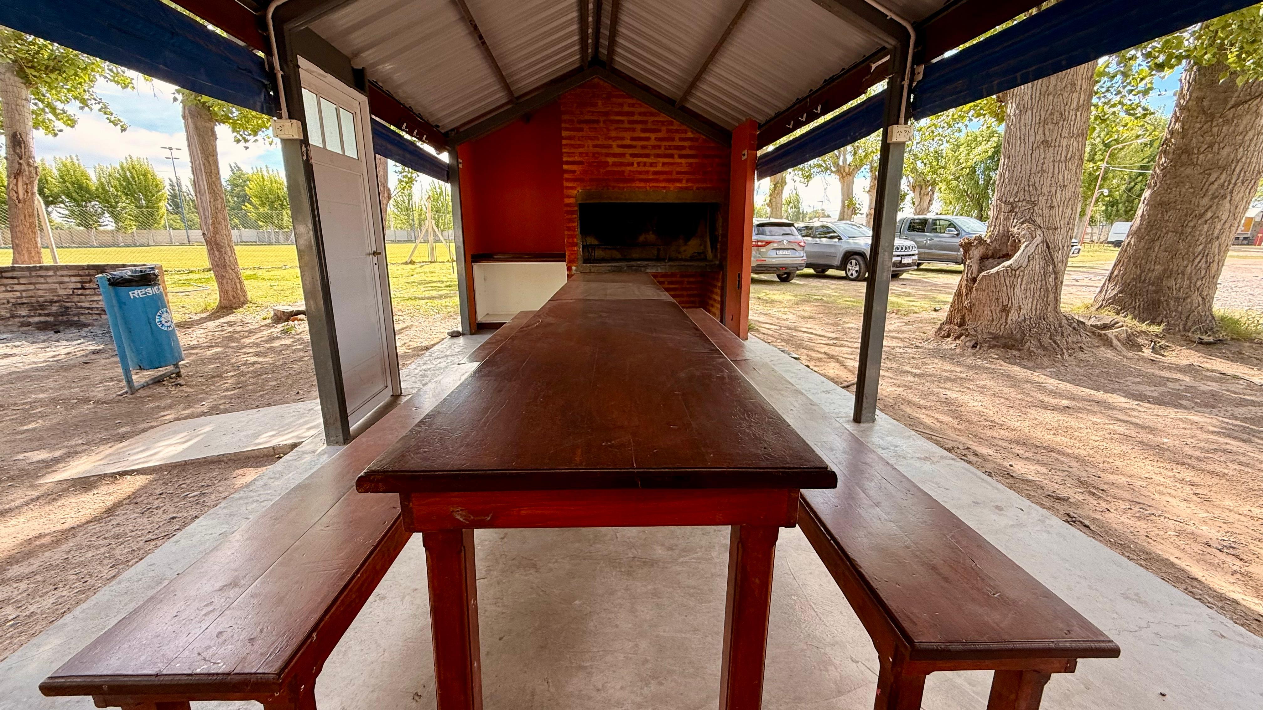 Vista exterior de los quinchos semicubiertos