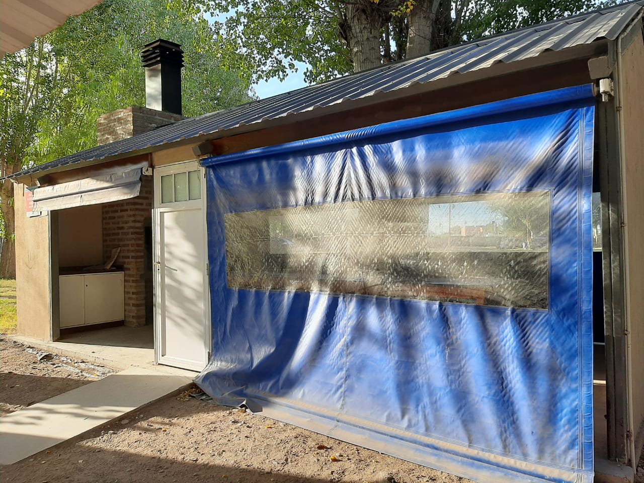 Interior de Quincho semicubierto vista diferente