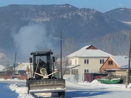 В течение дня​ 18.01.2024 года​ ​ продолжаются работы по уборке снега, оставшегося после срезки снежного наката на улицах города Абазы.