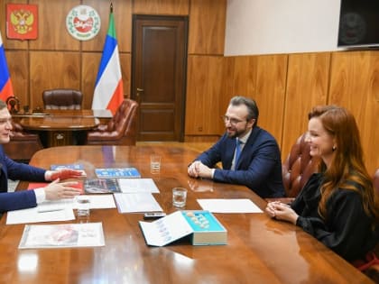 Глава Хакасии встретился с членом Общественной палаты РФ Натальей Москвитиной