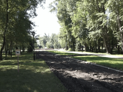 Укладка трубопровода, демонтаж асфальта и брусчатки — всё это сегодняшний фронт работ в Парке Победы