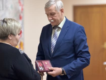 В администрации вручили ордена Мужества родственникам погибших героев.