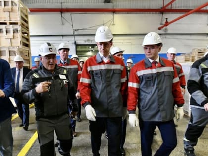 Первый вице-премьер России Денис Мантуровов обсудил с главой Хакасии развитие промышленности региона