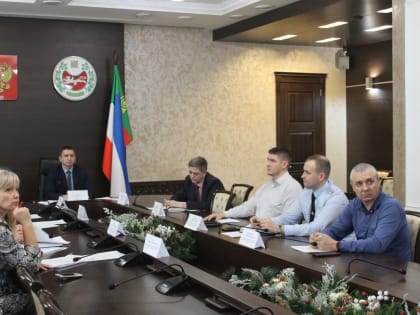 В правительстве Хакасии обсудили соблюдение безопасности в торговых объектах