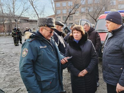 И.о. министра строительства и жилищно-коммунального хозяйства Республики Хакасия лично находится на месте обрушения дома в Черногорске.