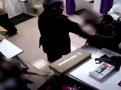 Драка в пункте выдачи маркетплейса в Абакане