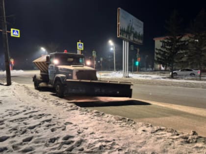Черногорцы, будьте осторожны! Сотрудники городского хозяйства продолжают работу по уборке и подсыпке улиц