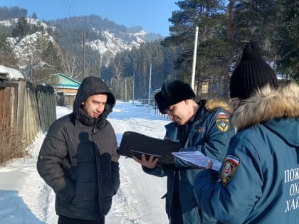 Пожарные Абазы призывают жителей города топить печи правильно.